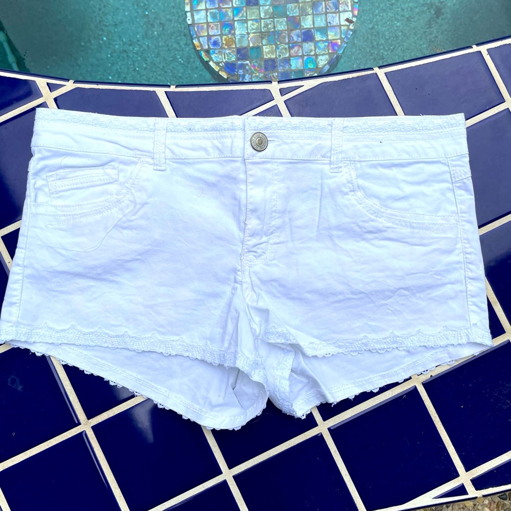 Rewind, White Shorts, Size 15